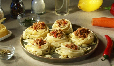 Готовим вместе. Птичьи гнёзда с мясными шариками