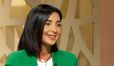 Diary of a Woman: Boundaries of Freedom, Traumas of Growing Up Motherless