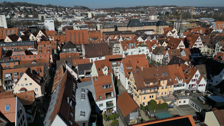 Օտար, ամայի ճամփեքի վրա. Ուլմ