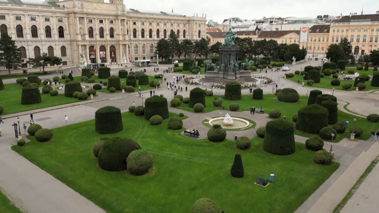 Օտար, ամայի ճամփեքի վրա. Ավստրիա