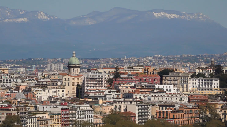 Օտար, ամայի ճամփեքի վրա. Նեապոլ