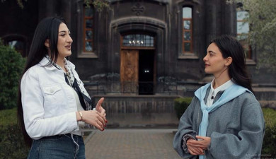 Էթնոգույներ. Էմիլյա Կառլովիչ
